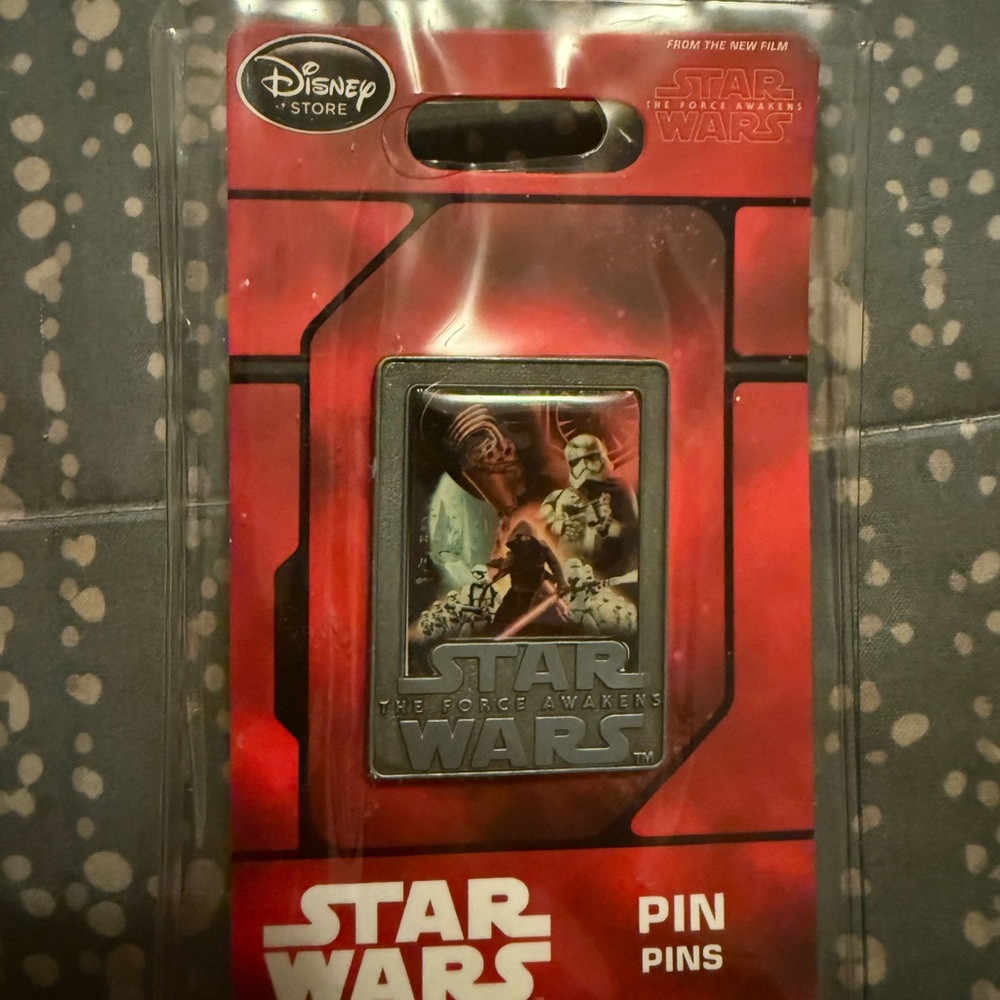 Disney Star Wars Collectible Pin - Red and Black